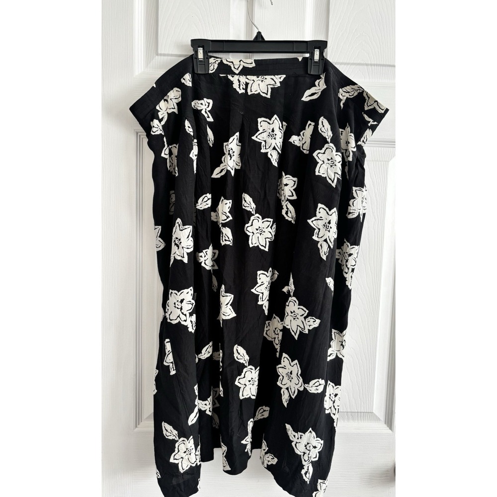 Chaus Woman 20W Floral Pull On Skirt Black White Pleated Front Career Boho Graph